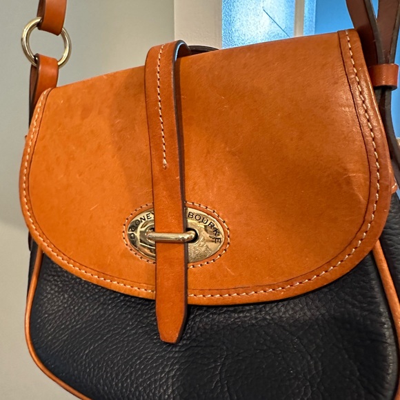 Dooney and Bourke handbag - Picture 6 of 6